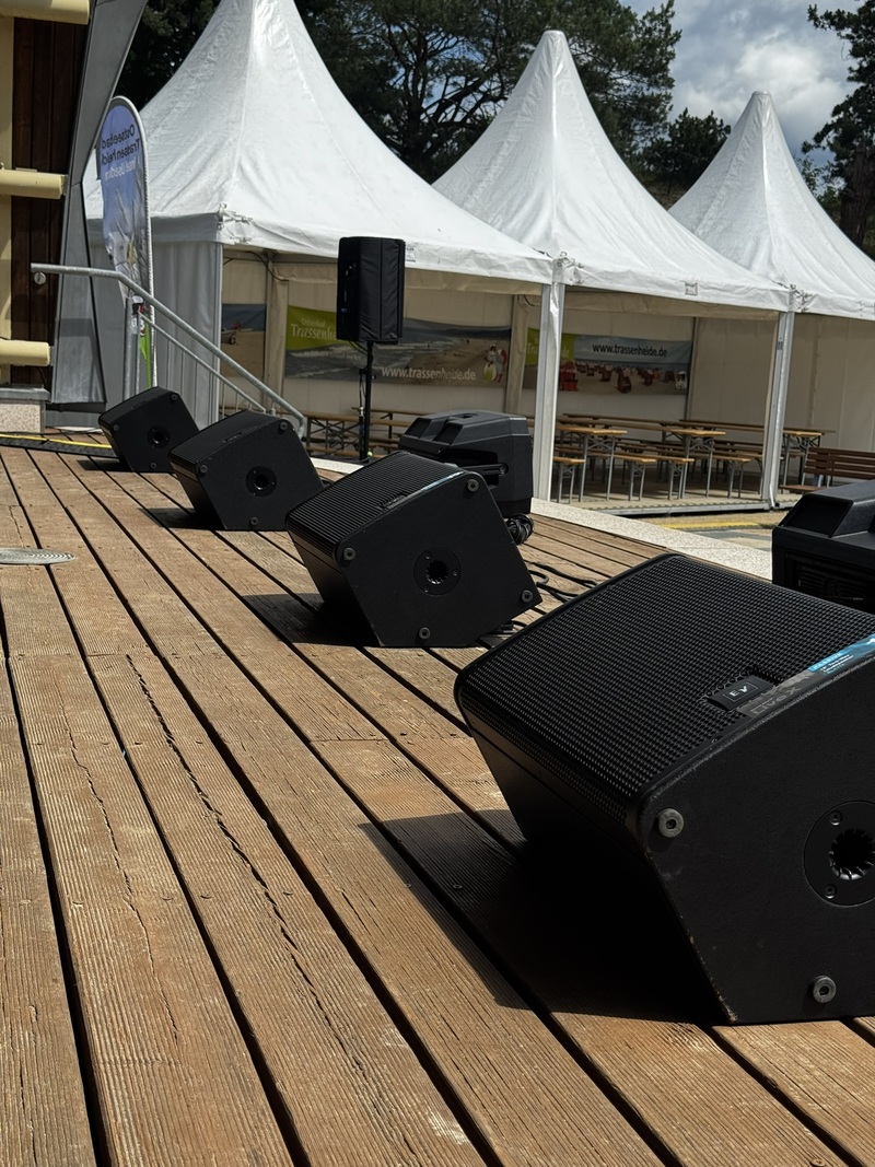 Monitoring-Technik für Künstler auf der Bühne